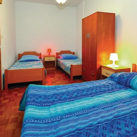 1 Bedroom Awesome In Apartment Izola